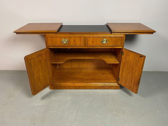 Drexel Heritage Mobile bar / Credenza buffet Campaign anni '70 – Piano scorrevole estensibile. USA, anni (photo 10 of 24)
