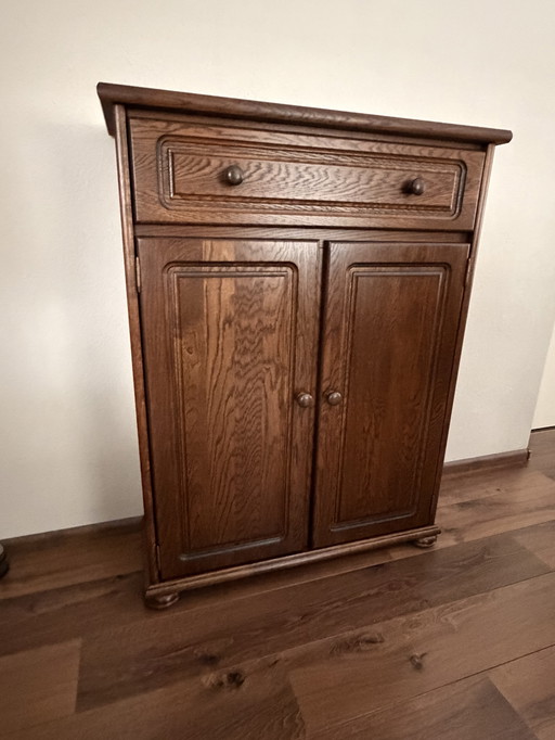 Wunderschöner Massivholzschrank/Sideboard – exzellenter Zustand