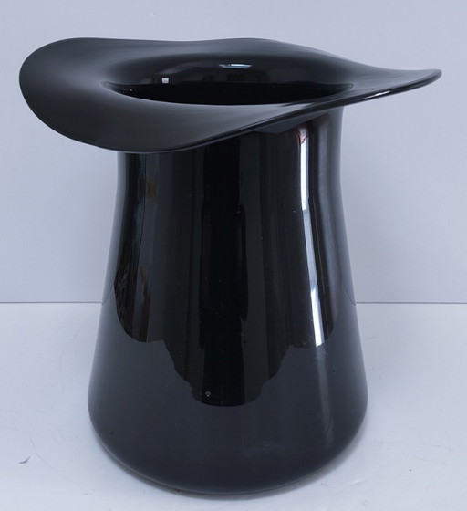 Champagnekoeler van zwart Murano-glas in de vorm van een hoed