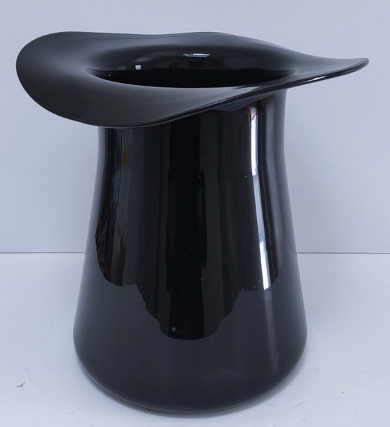 Image 1 of Champagnekoeler van zwart Murano-glas in de vorm van een hoed