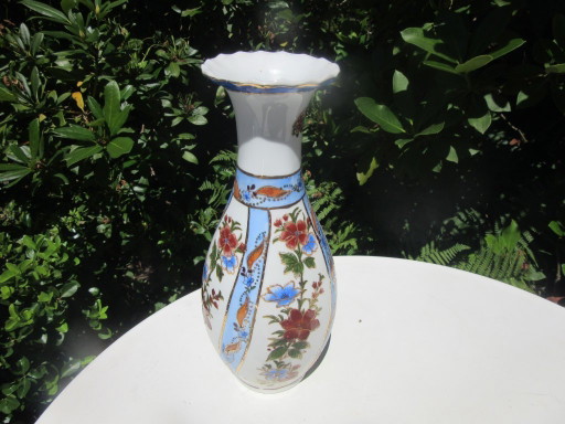 Chinese Vase Enameled with Maker's Mark 26 cm Tall, mid century modern