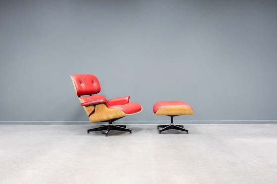 Image 1 of Sillón Eames + otomana