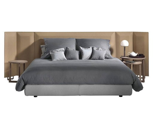Flexform Eden bed back wall in leather design Antonio Citterio