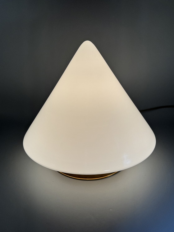 Image 1 of Plafonnier avec abat-jour conique en verre et monture en laiton