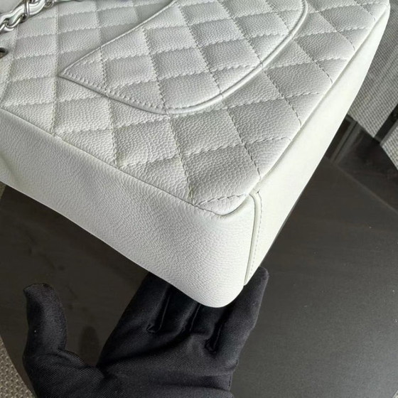 Image 1 of Borsa tote Chanel PST Petite Shopping - Borsa tote trapuntata bianca in pelle di caviale Serie 12