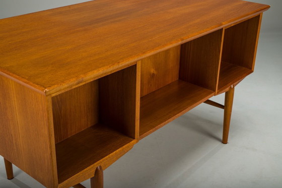 Image 1 of Mid-Century Modern Dänischer Teakholz-Schreibtisch, 1960er Jahre