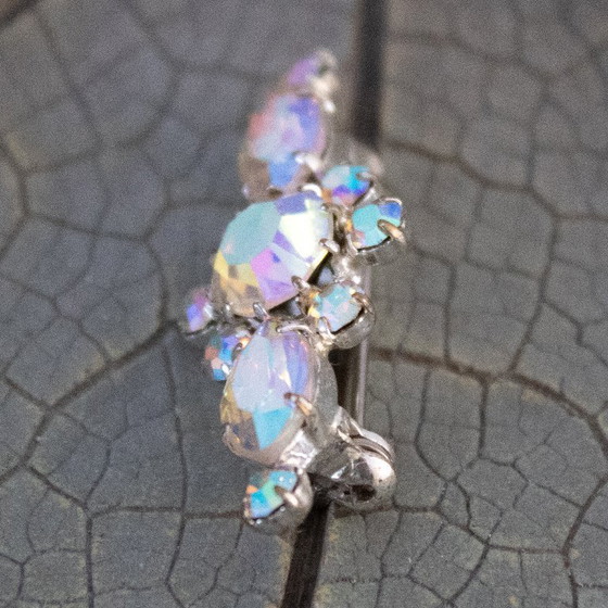 Image 1 of Spilla vintage Aurora Boreale: spilla ovale con strass iridescenti