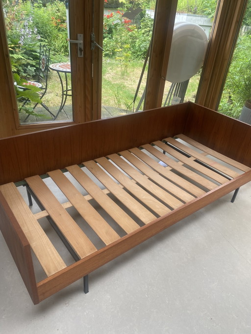 Divano letto di metà secolo