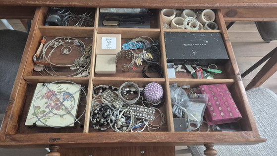 Image 1 of Handgemaakte vintage tafel van oude kaasplanken
