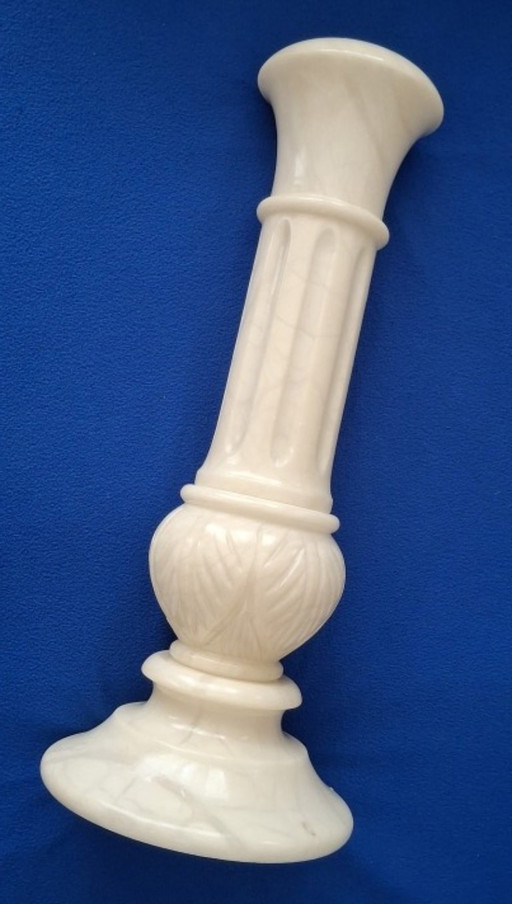 Colonna decorativa in stucco bianco-marmo scanalato