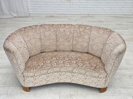 Image 1 of Sofá danés de dos plazas "Banana" de la década de 1970, tapizado original en terciopelo verde claro/gris.