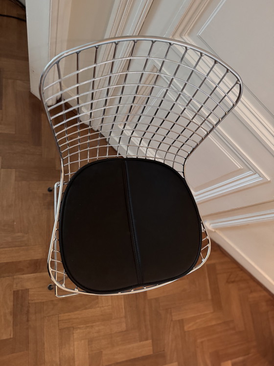 Image 1 of 4 Wirechair Barkruk Geïnspireerd door Bertoia