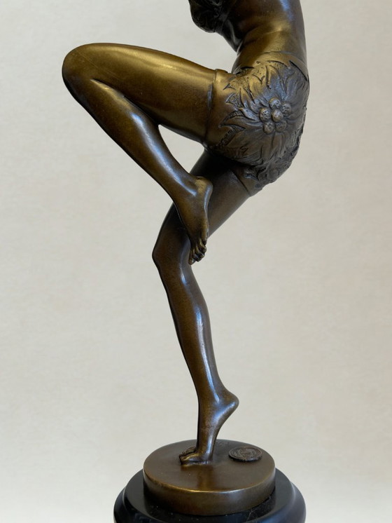 Image 1 of Art Deco sculptuur – Danseres in beweging – Decoratief brons – Gesigneerd F. Paris – 38 cm