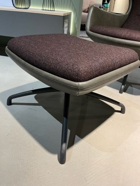 Image 1 of EYYE Puuro fauteuil avec pouf