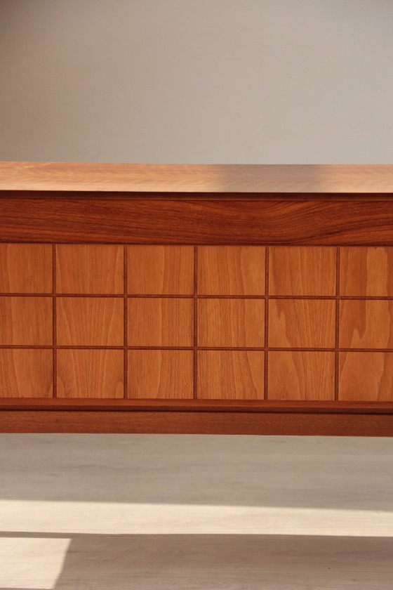 Image 1 of Giradischi vintage HMV 2351 – Mobile audio inglese anni '70