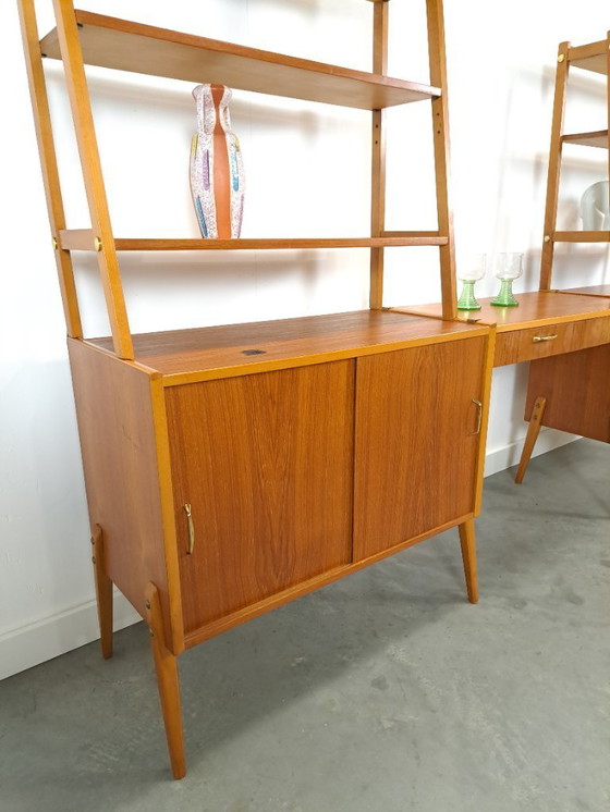 Image 1 of Armario doble de chapa de teca con escritorio de Suecia