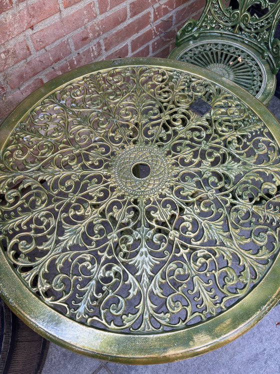 Image 1 of Antikes Bistro-Set aus Gusseisen – 2 Stühle und Tisch
