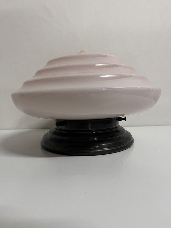 Image 1 of Lámpara de techo Art Déco rosa con pantalla escalonada y aplique de lujo en tonos pastel.