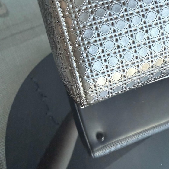 Image 1 of DIOR LADY MEDIUM - MICRO-CANNAGE METALLIC GOUDEN BESLAG