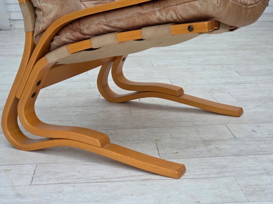 Image 1 of Noorse fauteuil uit de jaren 70, model "Kengu", beige meubelleer.