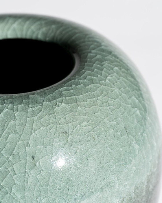 Image 1 of Keramikvase aus dem Studio Horst Kerstan – Kugel mit Celadon-Krakelierglasur, Deutschland, 1987