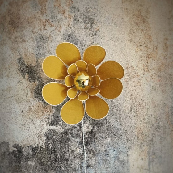 Image 1 of Flower wall lamp, Nénuphar model, 16 petals in rattan and linen (customizable shade)