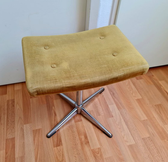 Unique Mid-Century Design Piano Stool / Footstool Tufted Ocher Yellow Velvet 70s Space Age (photo 4 of 10)