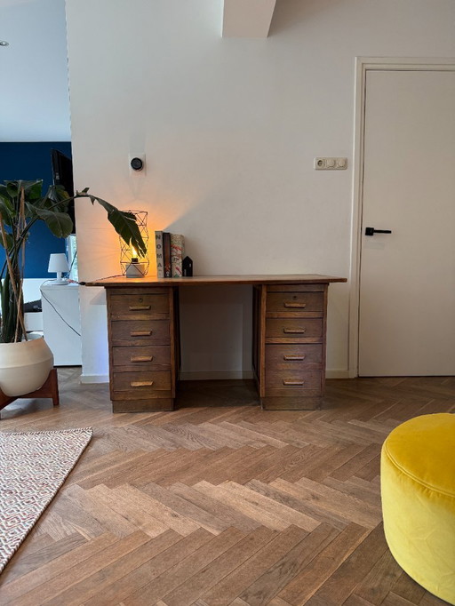 Elegante scrivania in legno con 8 cassetti – Dutch Furniture Factory Amsterdam