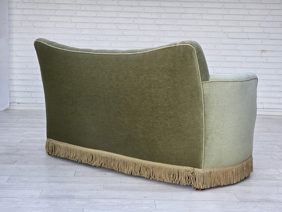 Image 1 of Canapé danois 2 places des années 1960, velours vert clair, bois de frêne