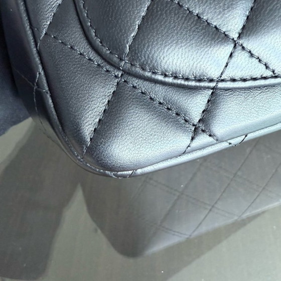 Image 1 of Borsa Chanel Classic Flap Mini Square - 17 cm in pelle di agnello trapuntata nera con finiture argentate, serie 26
