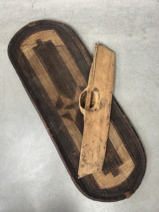 Image 1 of Scudo da guerra decorativo antico Ngombe - Repubblica Democratica del Congo