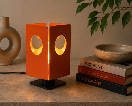 Lampada da tavolo vintage italiana in metallo arancione, stile Space Age, anni '70