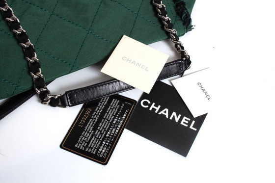 Image 1 of Borsa Chanel in tela trapuntata verde