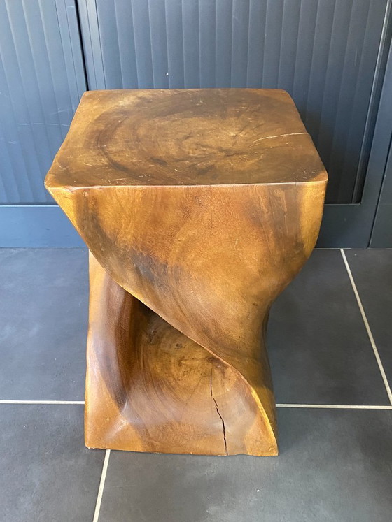 Kruk van massief, onbewerkt walnotenhout, uit één stuk gesneden, 1970 – Krukjes, Wood (photo 8 of 16)