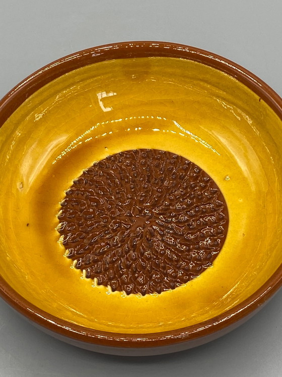 Plato de loza esmaltada para aperitivos – Decoración de girasol en relieve (photo 2 of 5)
