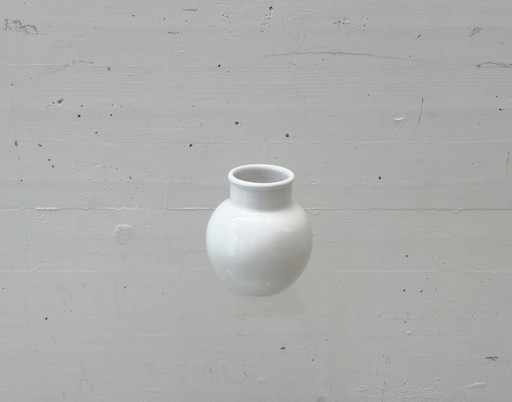 Vaso in porcellana bianca, anni '70