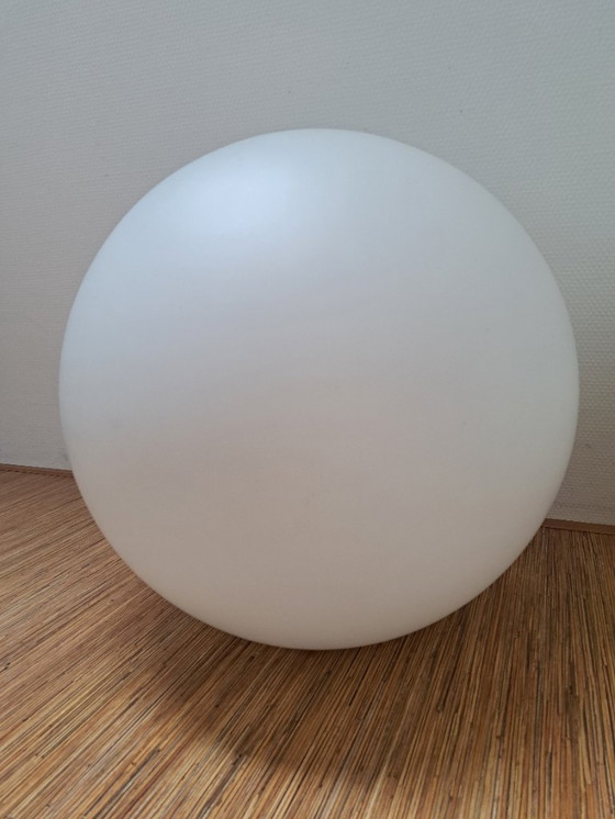 Image 1 of Set mit 2 XL Raak Kugel-Pendelleuchten – Typ B-1156 – Ø50 cm – mattiertes Glas