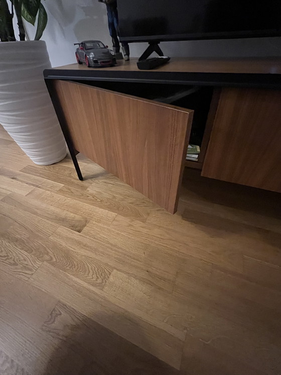 Image 1 of Mueble de TV Nadyria de Kave Home en color nogal