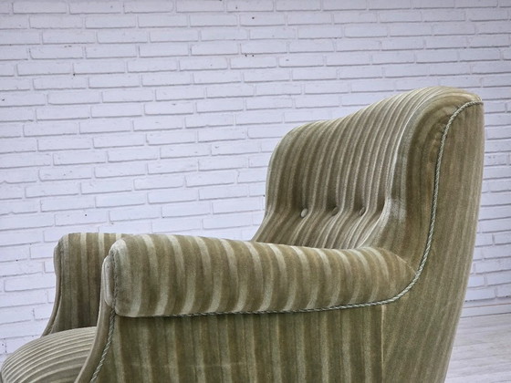 Image 1 of Dänischer Sessel aus den 1960er Jahren, originaler gestreifter Möbelveloursbezug, Beine aus Buchenholz.