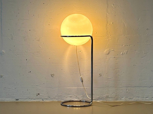 Lampadaire de style Space Age avec globe en verre opale et structure chromée, années 1970