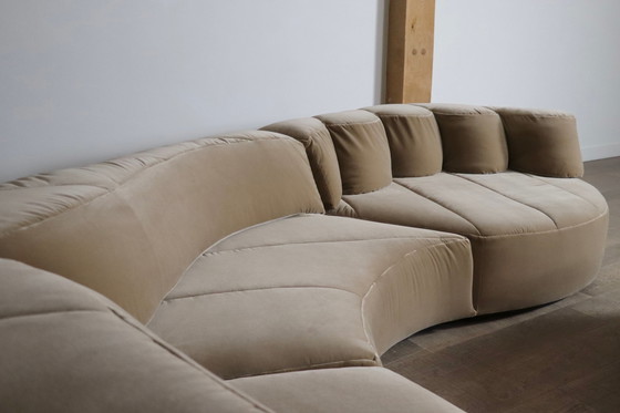 Image 1 of Roche Bobois "Paysage" Sofalandschaft aus beigem Samt von Hans Hopfer, 1974