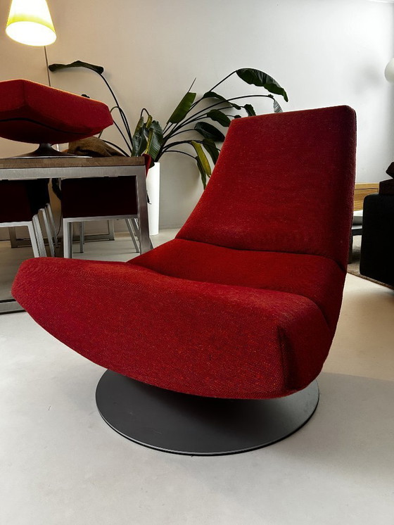 Image 1 of Montis Olivier rouge avec repose-pieds