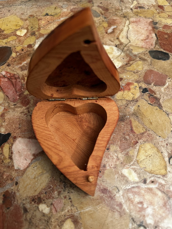 Image 1 of Caja en forma de corazón - Madera de Thuya