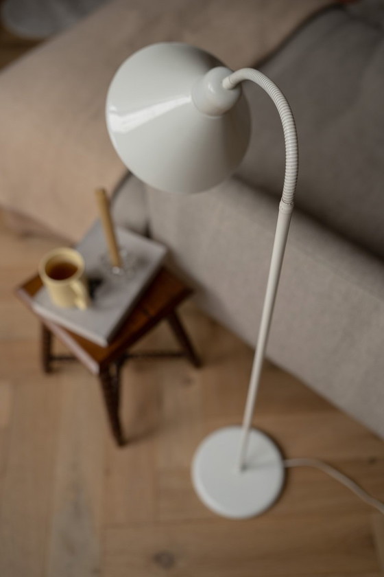 Image 1 of Lampada da terra vintage in metallo bianco