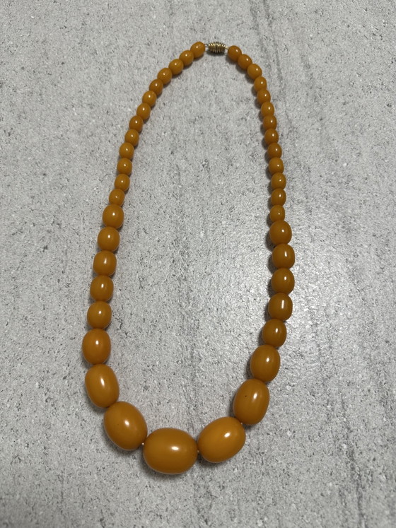 Image 1 of Collier en bakélite couleur caramel, 80 grammes