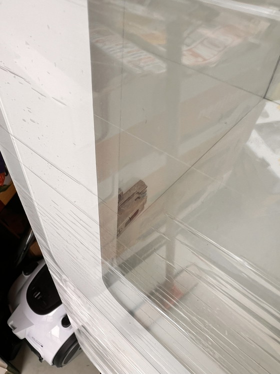Image 1 of Unieke, Strakke Italiaanse Vitrine en Hangkasten Combinatie