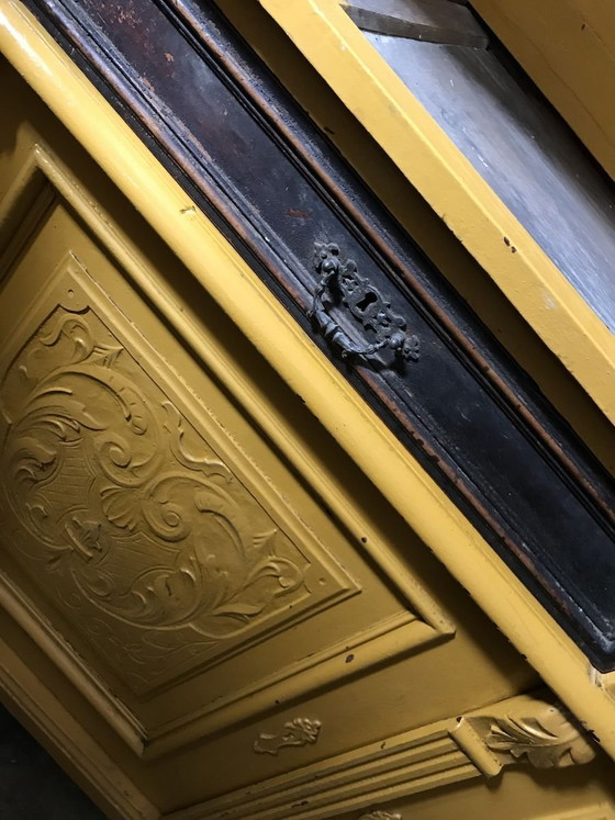 Armoire ancienne de style allemand peinte en ocre – Vaisseliers (photo 7 of 9)