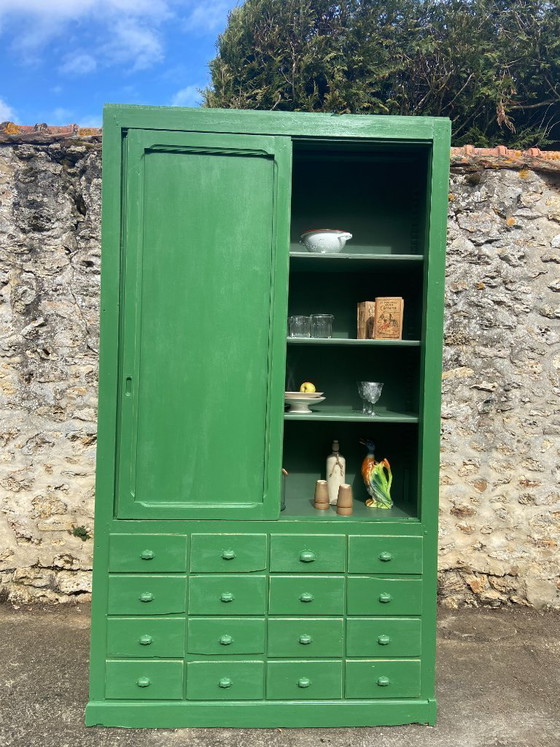 Image 1 of Antiker Schrank aus einem Eisenwarenladen