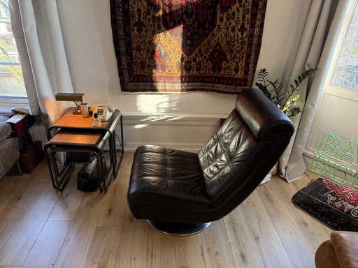 Dark brown vintage leather lounge armchair – timeless luxury and character