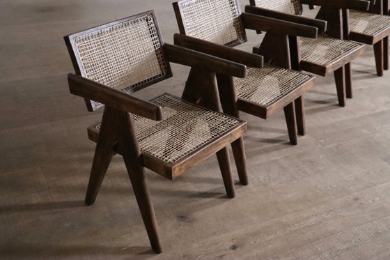 Set van 8 Pierre Jeanneret bureaustoelen van riet, India, jaren 1950. – Eetkamerstoelen, Wood (photo 8 of 20)
